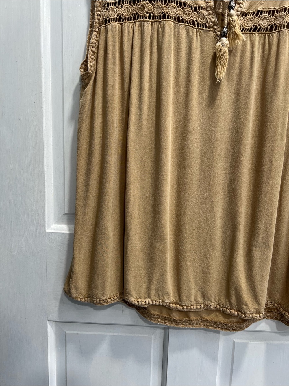 SOLITAIRE Embroidered Floral Bohemian Boho Camel Tank Top SIZE LARGE Pre Loved - Picture 7 of 9